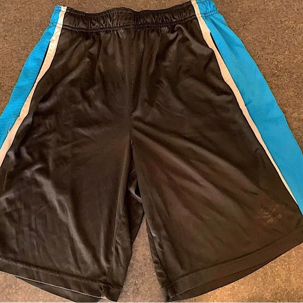 Umbro vtg mens M shorts